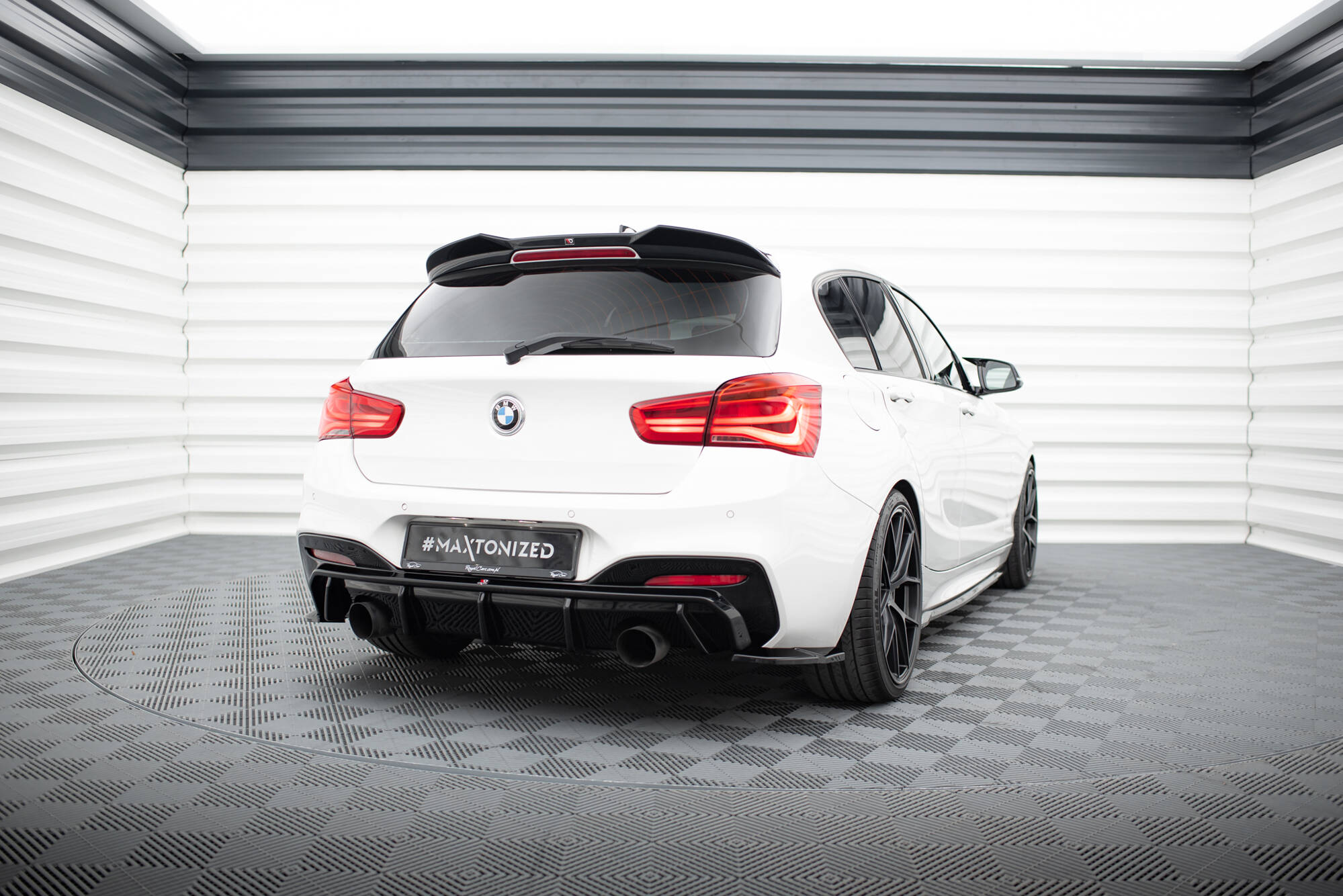Bakre Flaps V.5 (Med splitter V.3) BMW 1 M-Pack / M140i F20 Facelift - Bilde 2