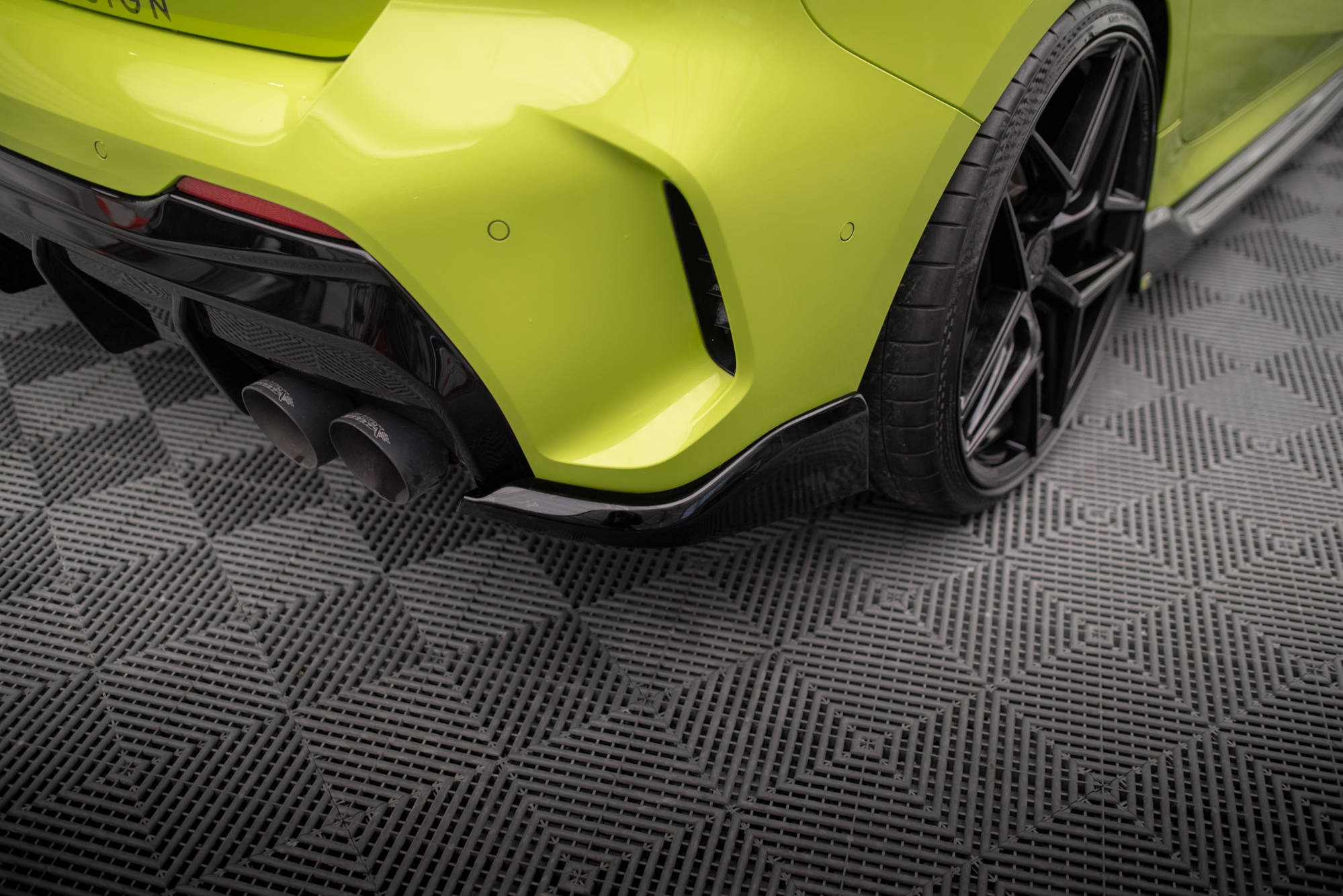 Bakre Flaps V.6 (Med splitter V.3) BMW 1 M-Pack / M135i / 128ti F40