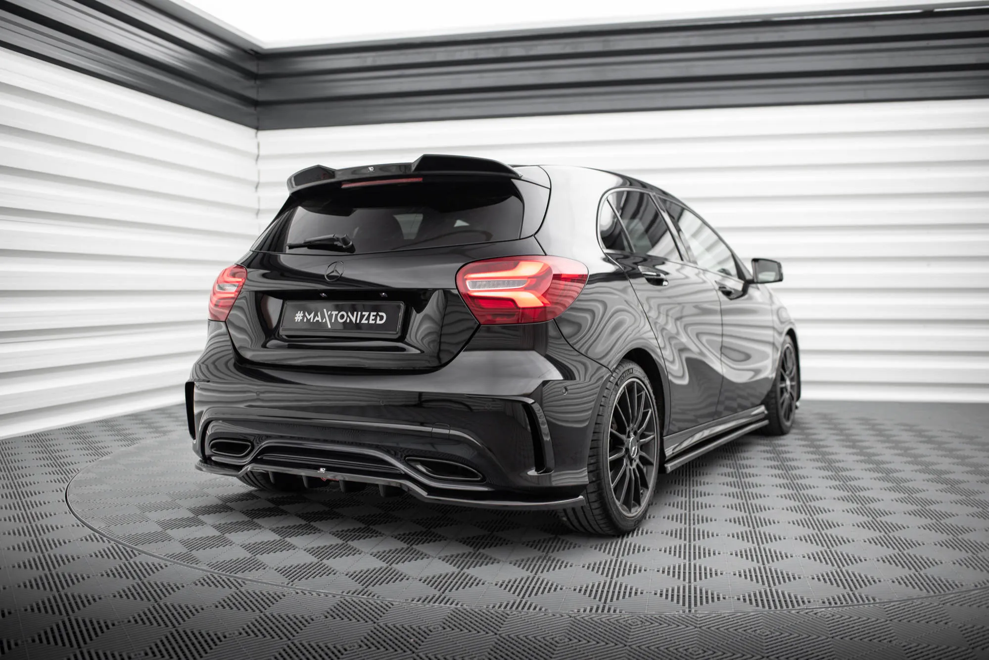 Diffuser Mercedes-Benz A AMG-Line W176 Facelif - Bilde 3
