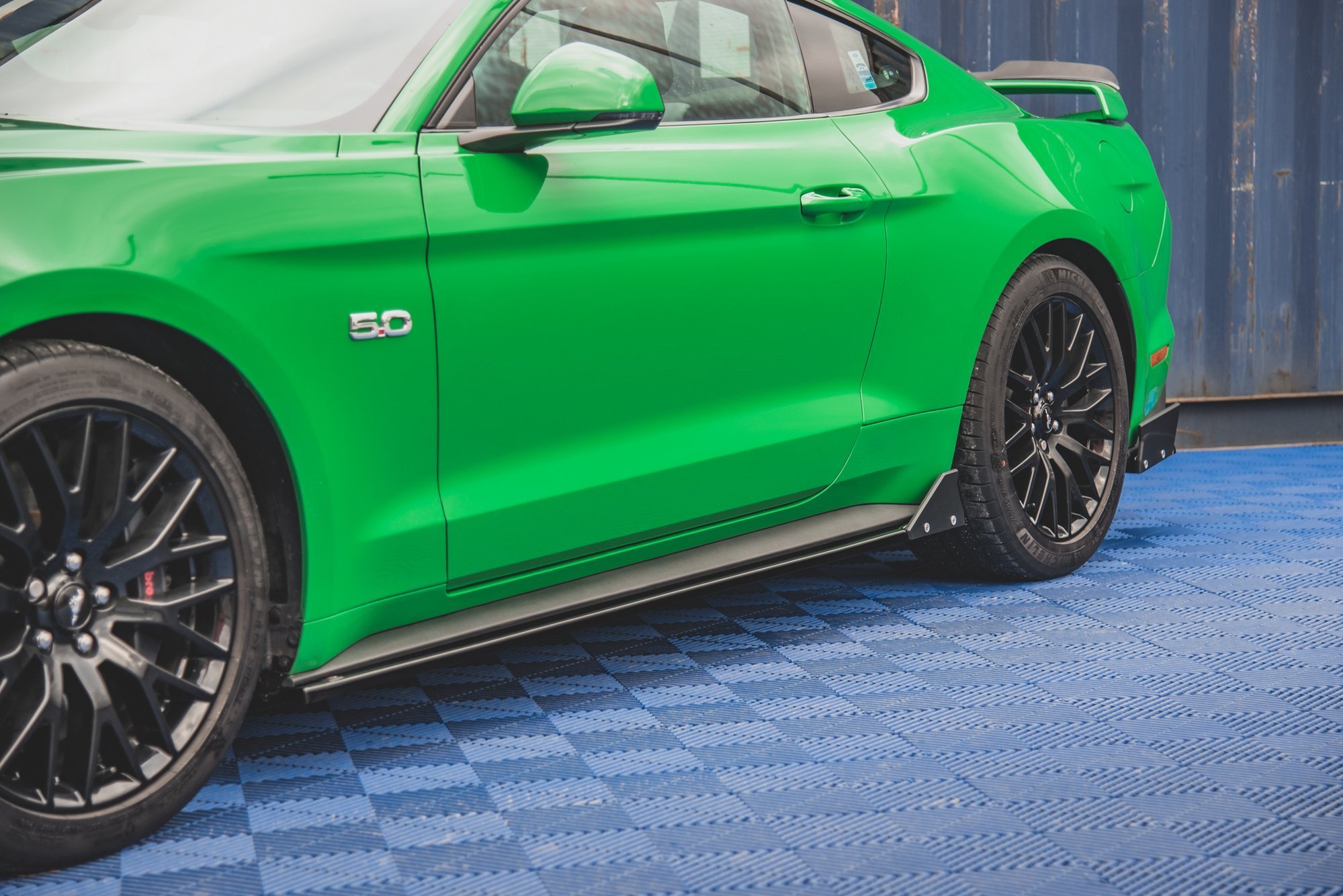 Sideskjørt Med Flaps Ford Mustang GT Mk6 Facelift