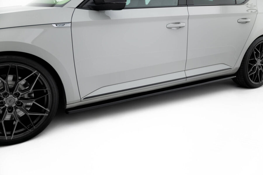 Sideskjørt Skoda Superb Liftback / Combi Mk3 – bilde 1 av 5