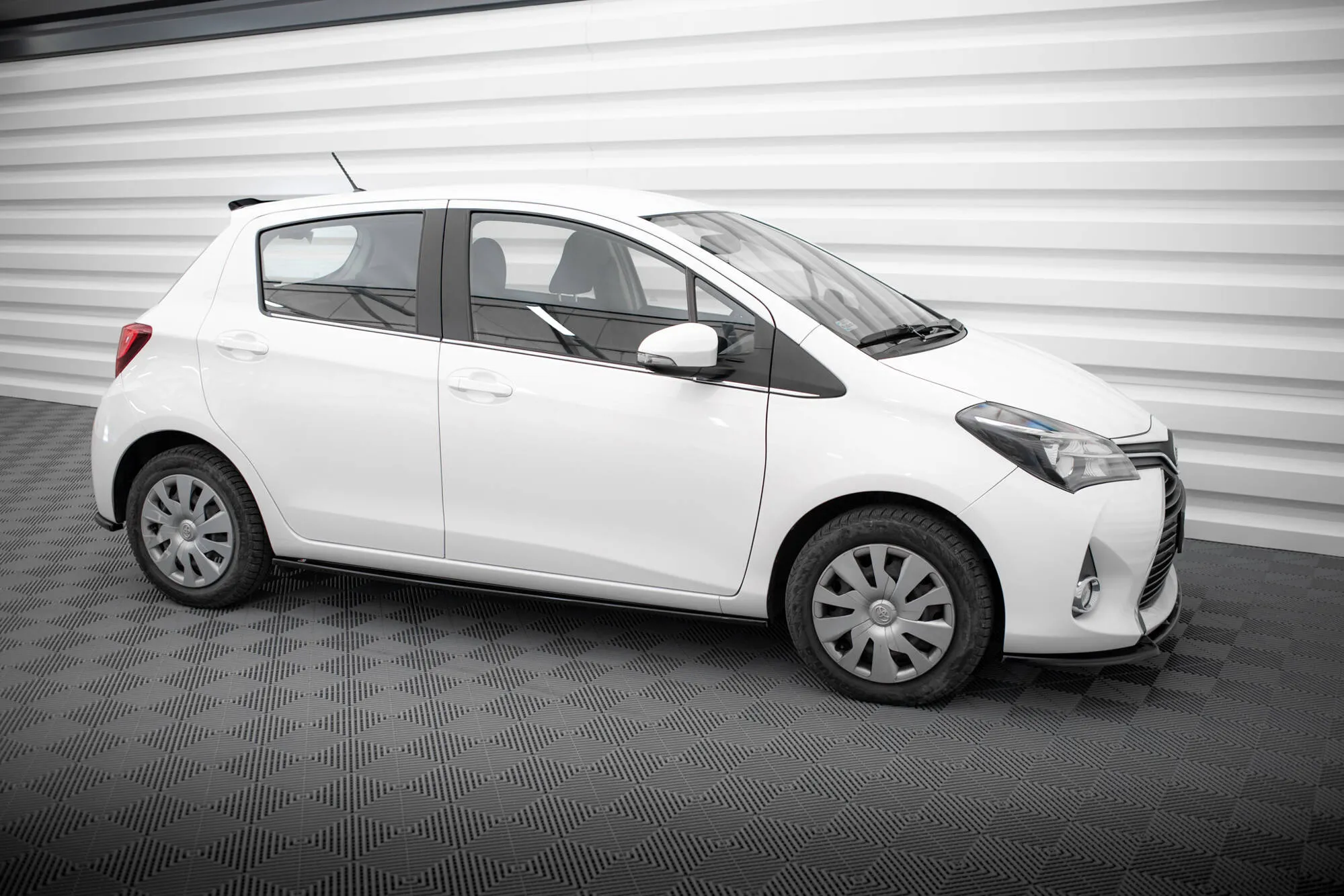 Sideskjørt Toyota Yaris Mk3 Facelift - Bilde 3