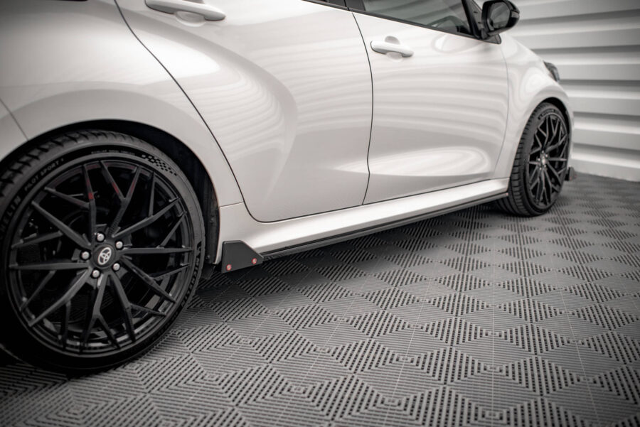 Sideskjørt V.1 Med Flaps Toyota Yaris Mk4 – bilde 2 av 5