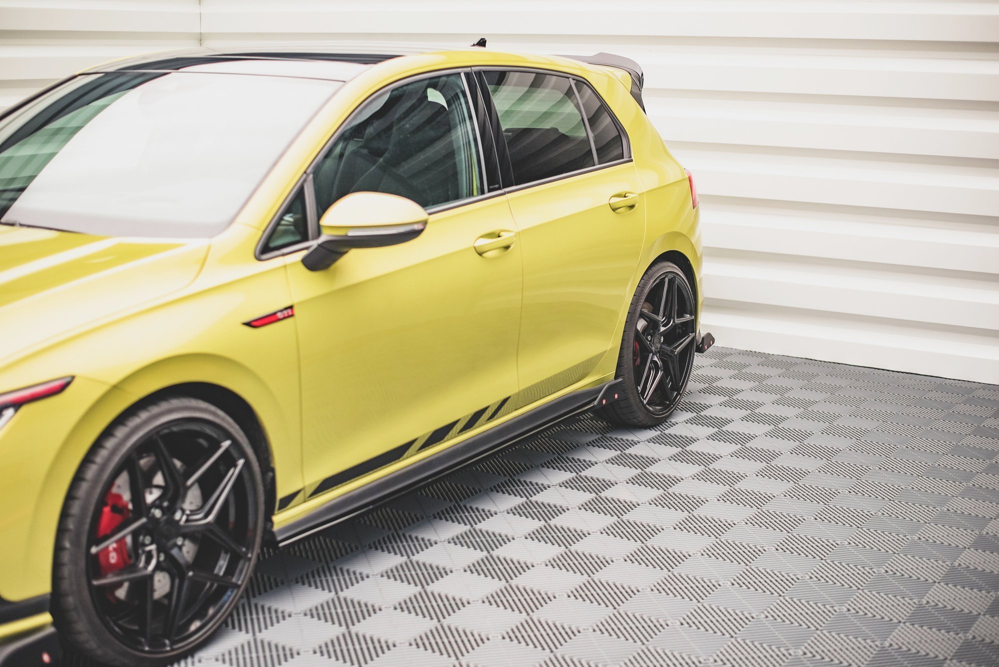 Sideskjørt V.2 Med Flaps Volkswagen Golf GTI / GTE / GTI Clubsport / GTD / R-Line Mk8 - Bilde 7