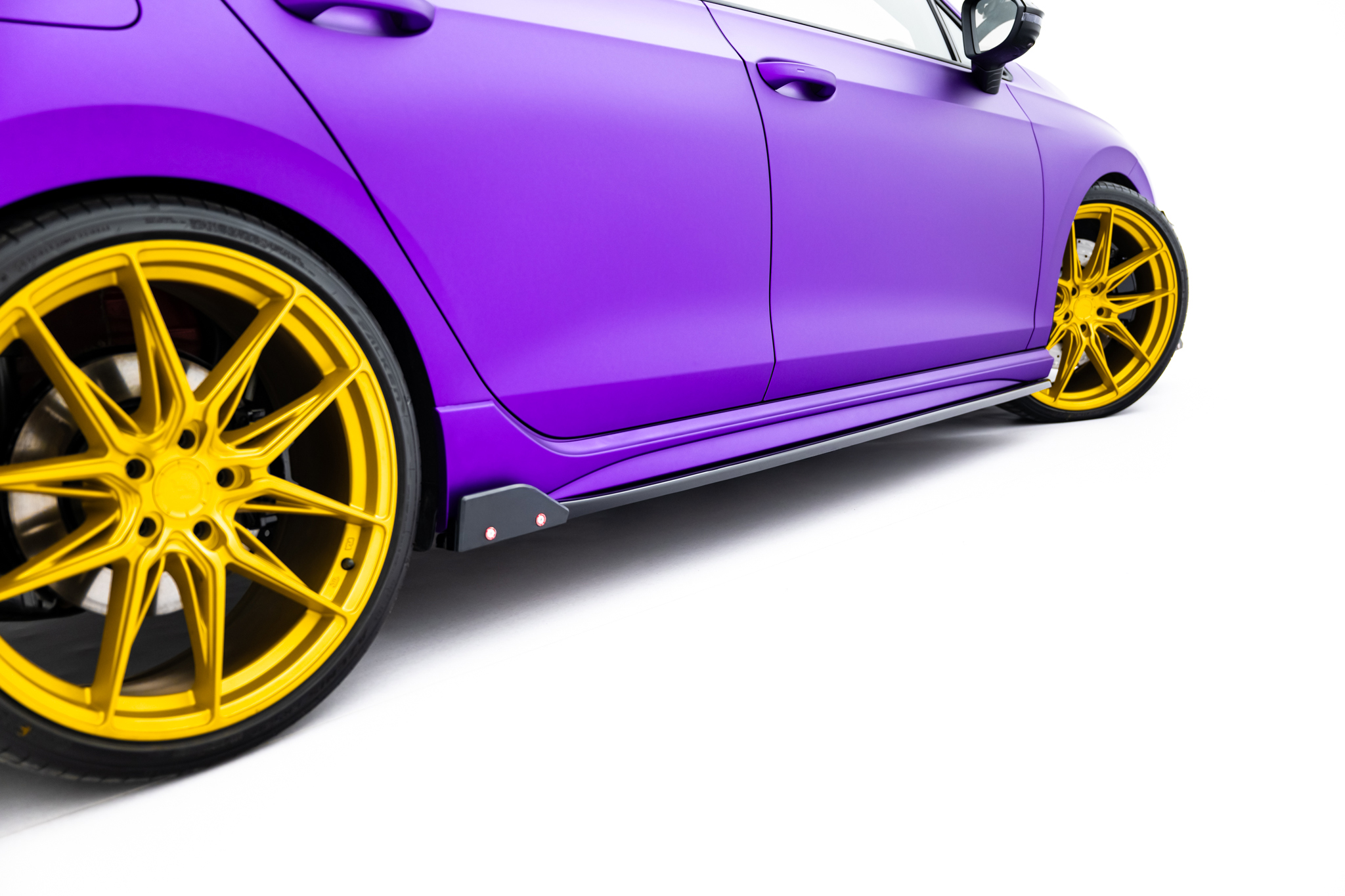 Sideskjørt V.2 Med Flaps Volkswagen Golf R Mk8 Facelift - Bilde 2