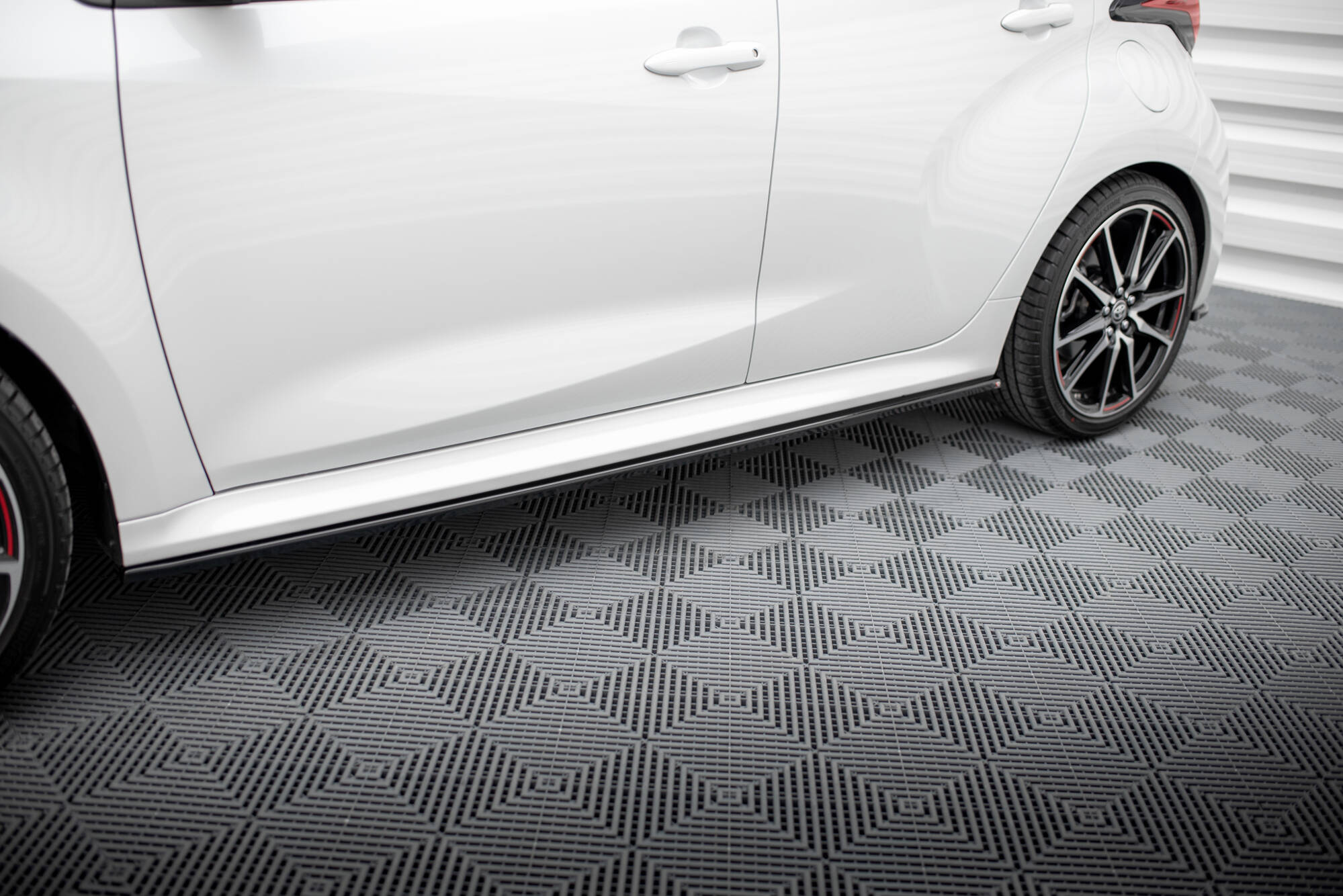 Sideskjørt V.2 Toyota Yaris Mk4