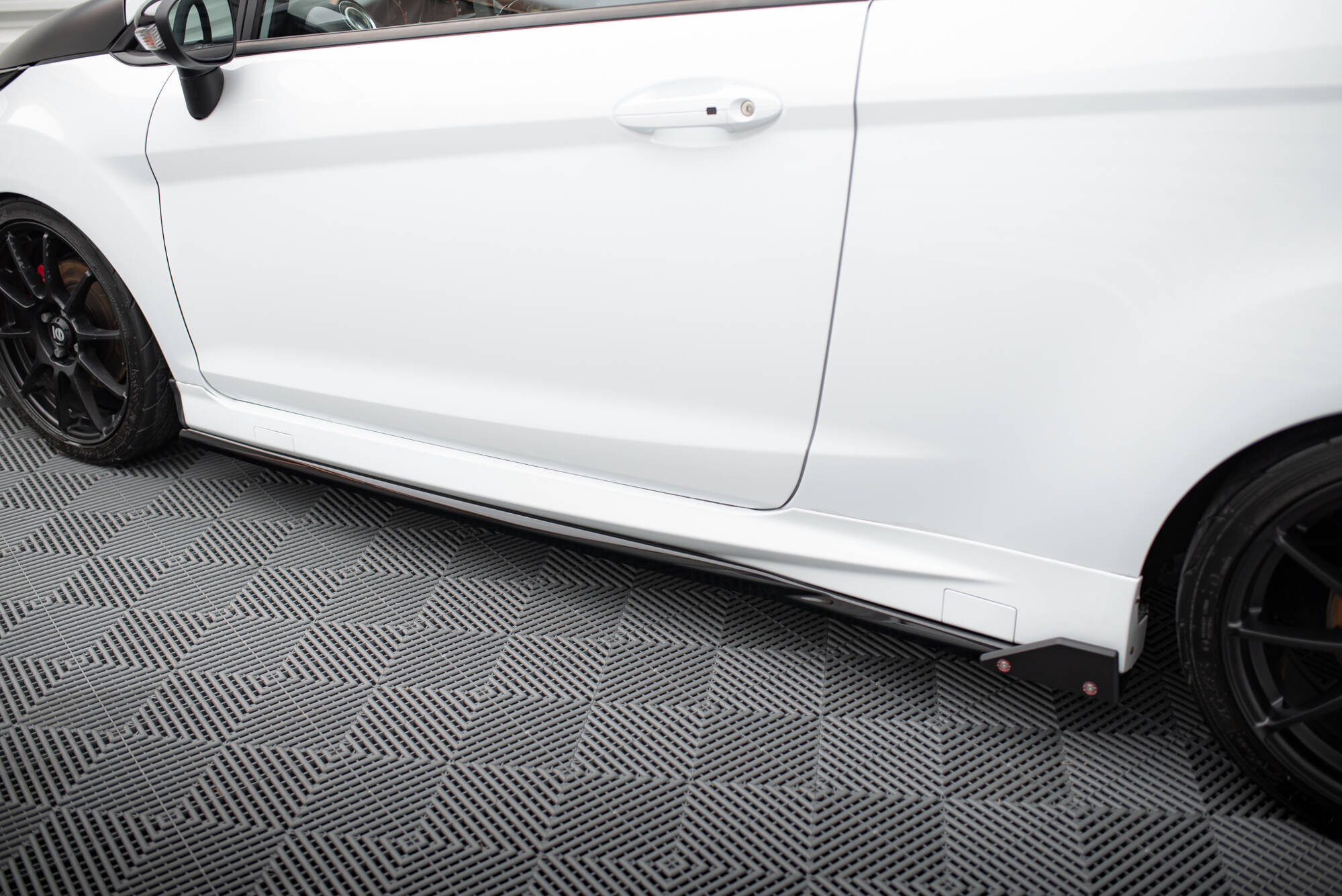 Sideskjørt V.4 Med Flaps Ford Fiesta ST / ST-Line Mk7 - Bilde 3