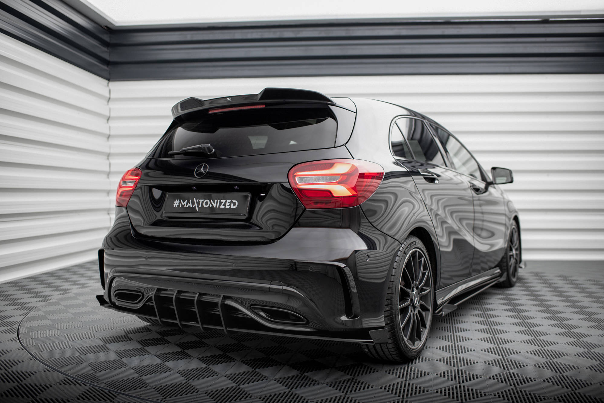 Bakre Flaps Street Pro Med Flaps Mercedes-Benz A AMG-Line W176 Facelift - Bilde 3