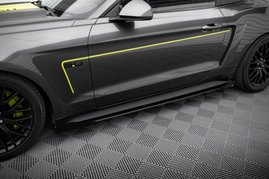 Sideskjørt Street Pro Med Flaps Ford Mustang GT Mk6 – bilde 1 av 6