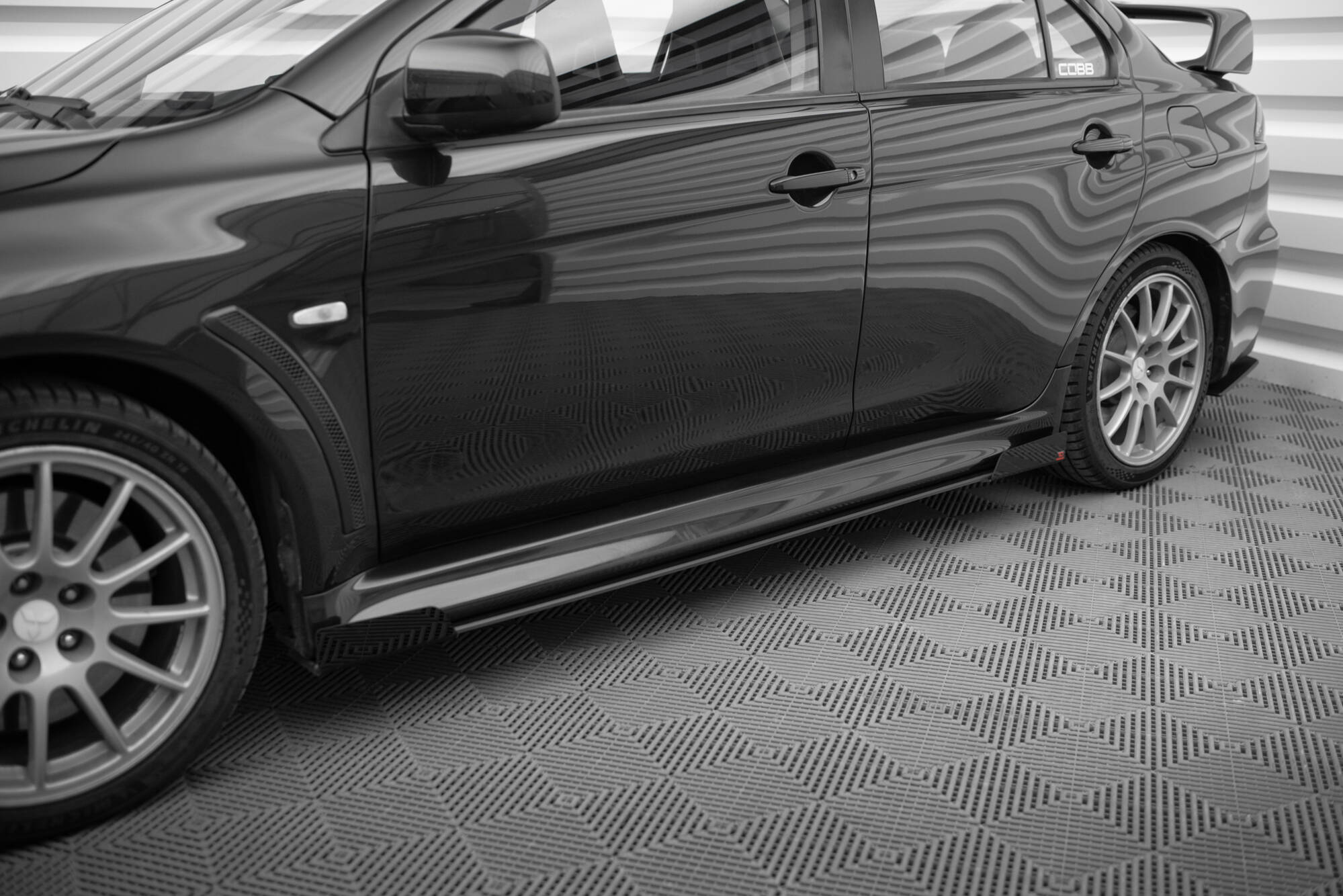 Sideskjørt Street Pro Med Flaps Mitsubishi Lancer EVO X