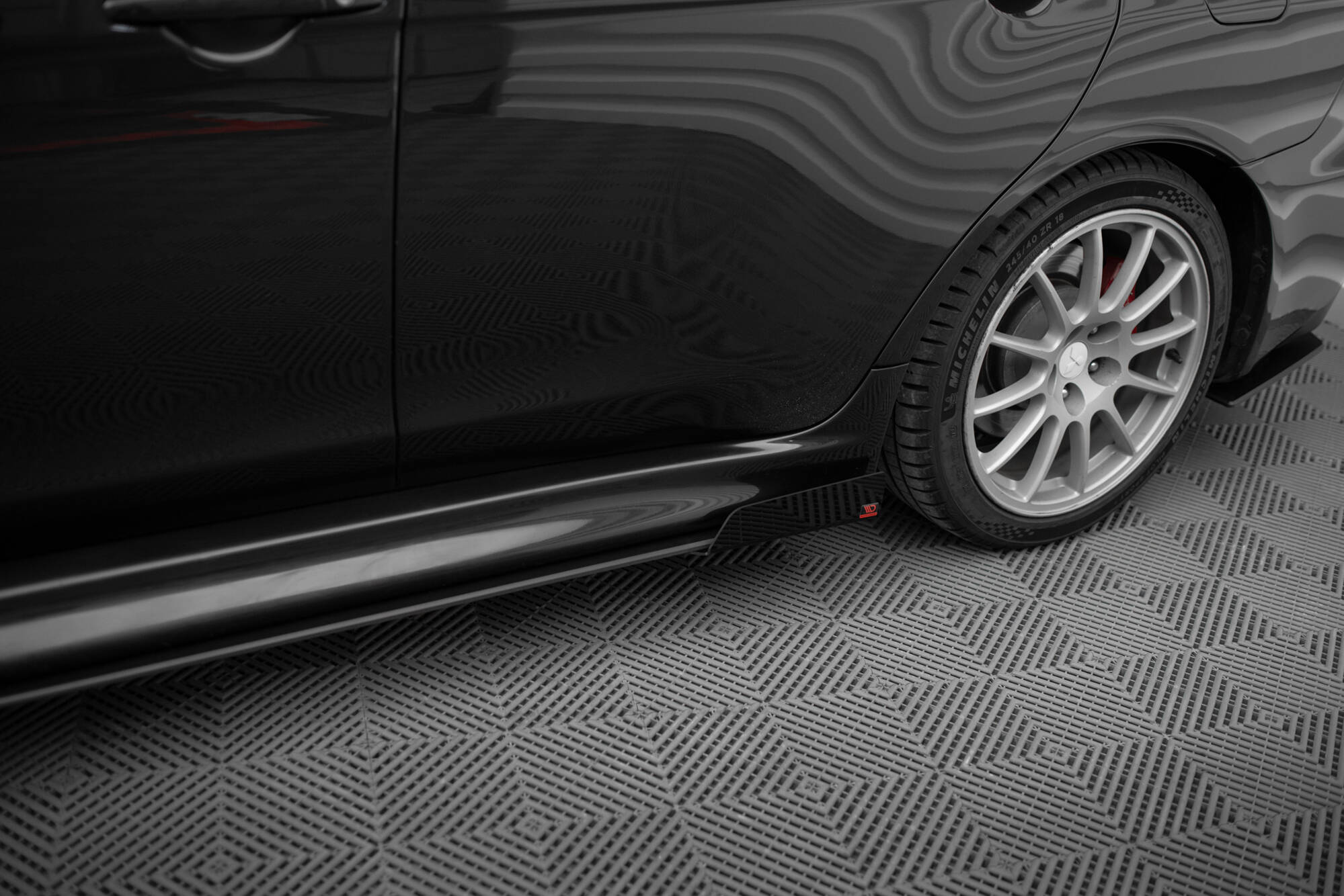 Sideskjørt Street Pro Med Flaps Mitsubishi Lancer EVO X - Bilde 4