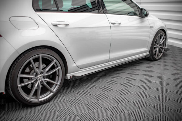 Sideskjørt Street Pro Med Flaps Volkswagen Golf R Mk7 – bilde 1 av 4
