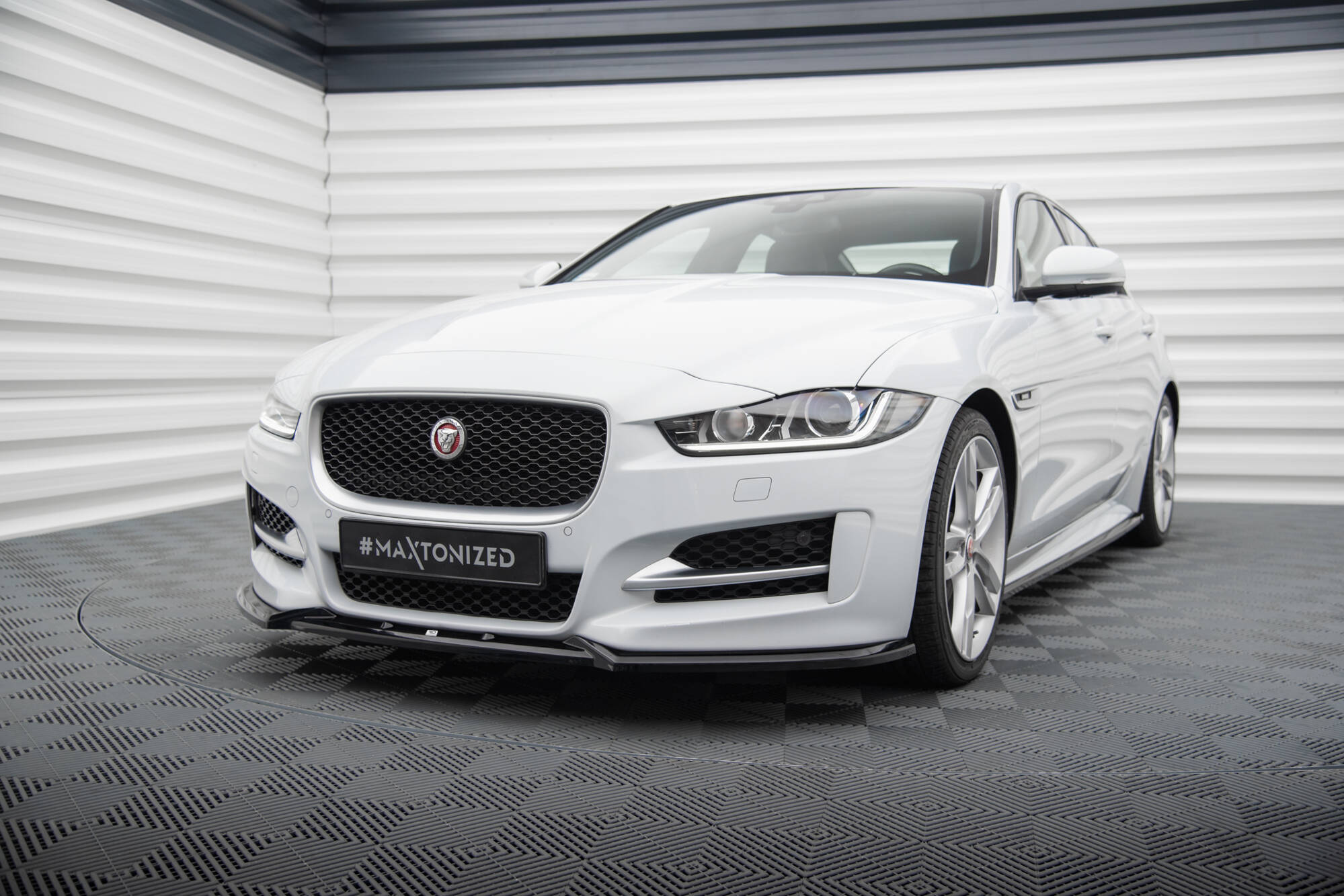 Frontleppe V.2 Jaguar XE R-Sport X760