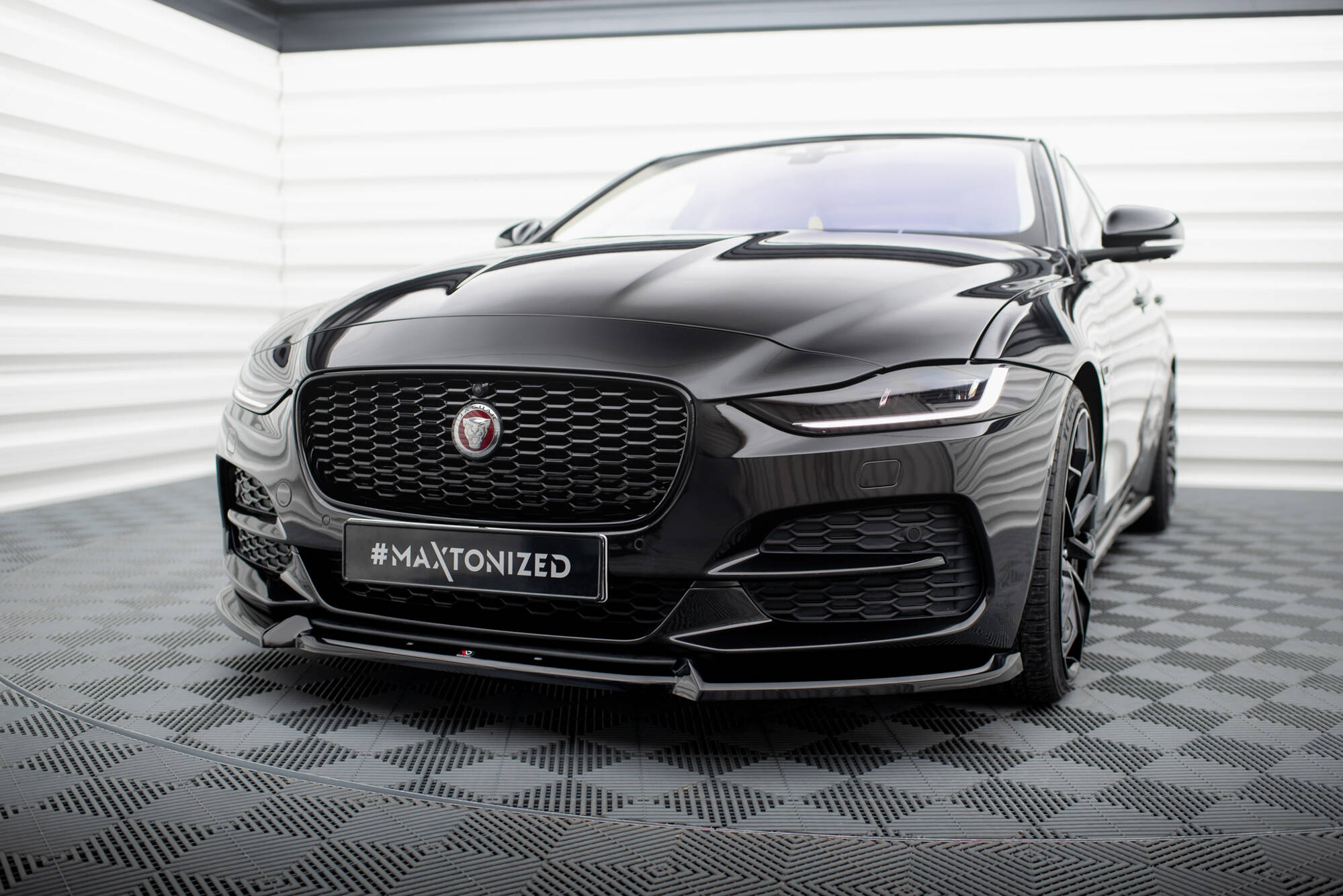 Frontleppe V.2 Jaguar XE X760 Facelift