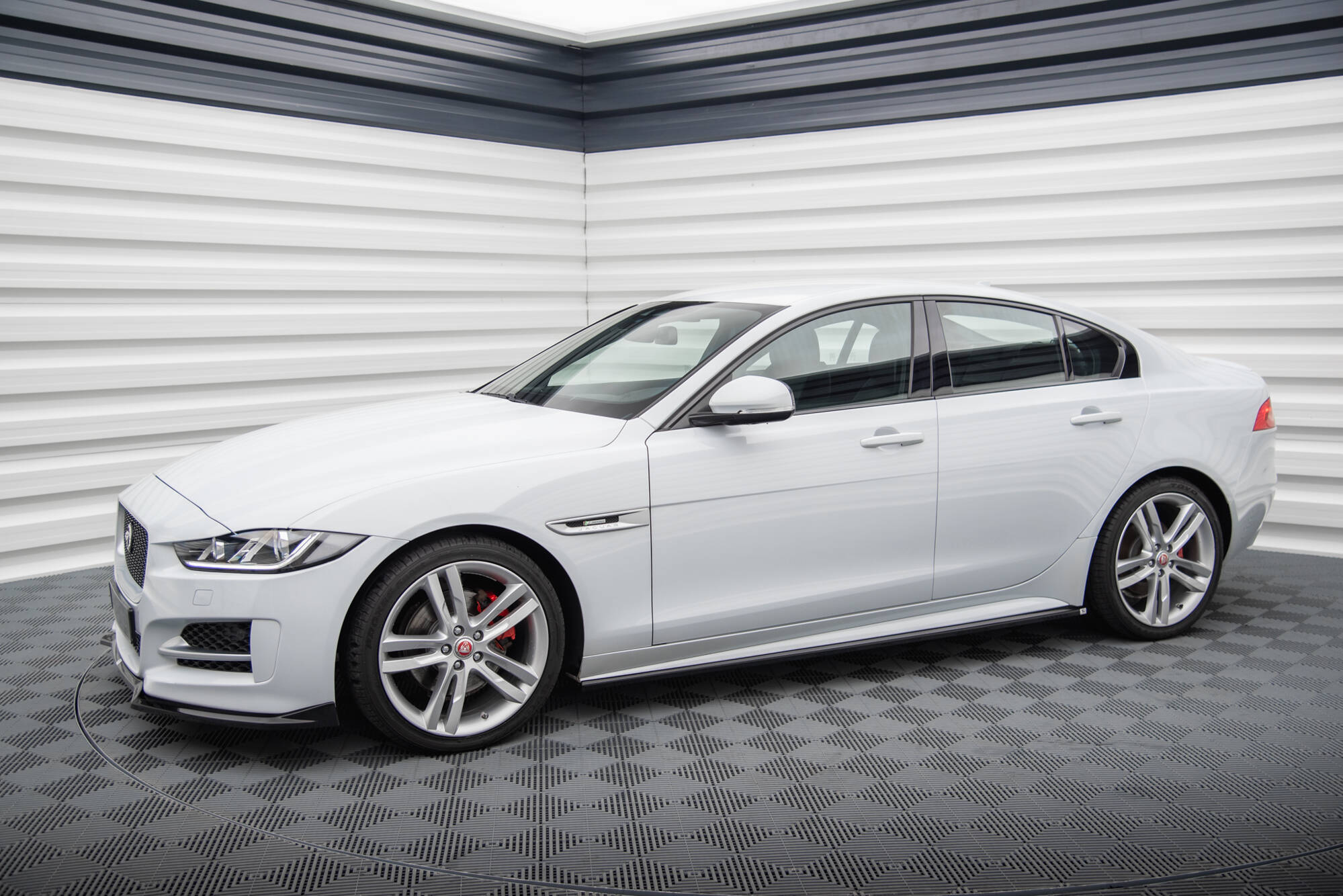 Sideskjørt Jaguar XE R-Sport X760 - Bilde 2